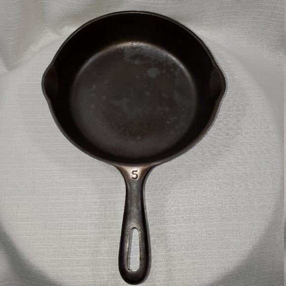 Vintage Unmarked #5 Wagner Cast Iron Skillet - Circa 1960's - Picture 1 of 9